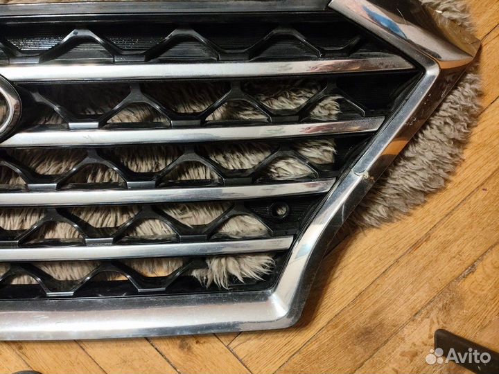 Решетка радиатора с эмблемой оригенал