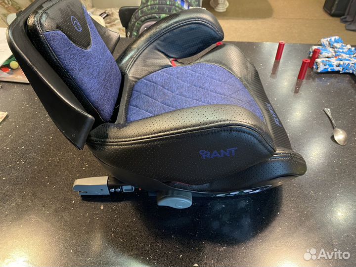 Бустер с креплением изофикс