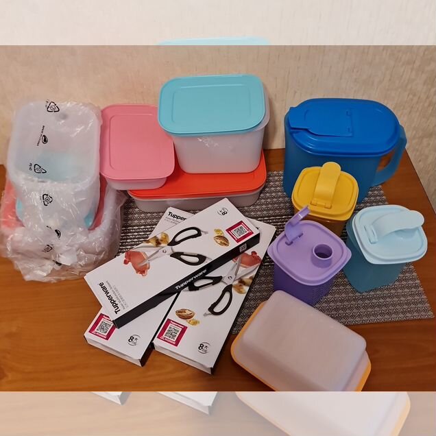 Контейнеры, лотки, ножницы Taperware