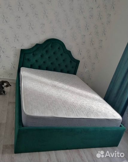 Кровать двуспальная