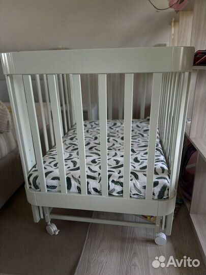 Детская кроватка happy baby с маятником