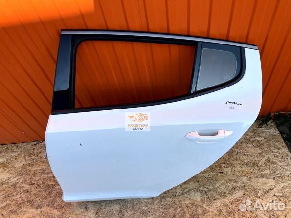 Дверь задняя левая Kia Stinger (2017-2022)