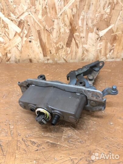 Петля капота правая Mercedes Benz E Class W212