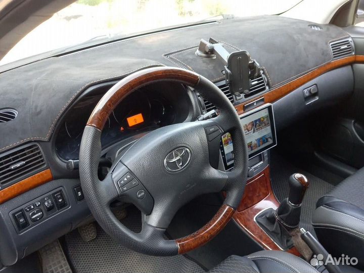 Toyota Avensis T250 Накидка на приборную панель из