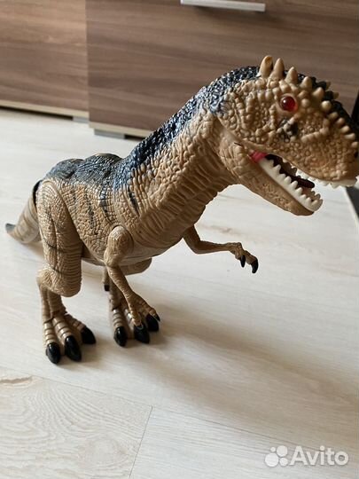 Динозавр рычащий
