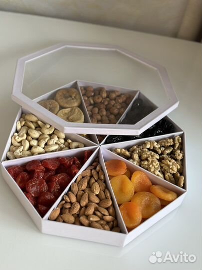 Фруктовая корзина, клубника в шоколаде