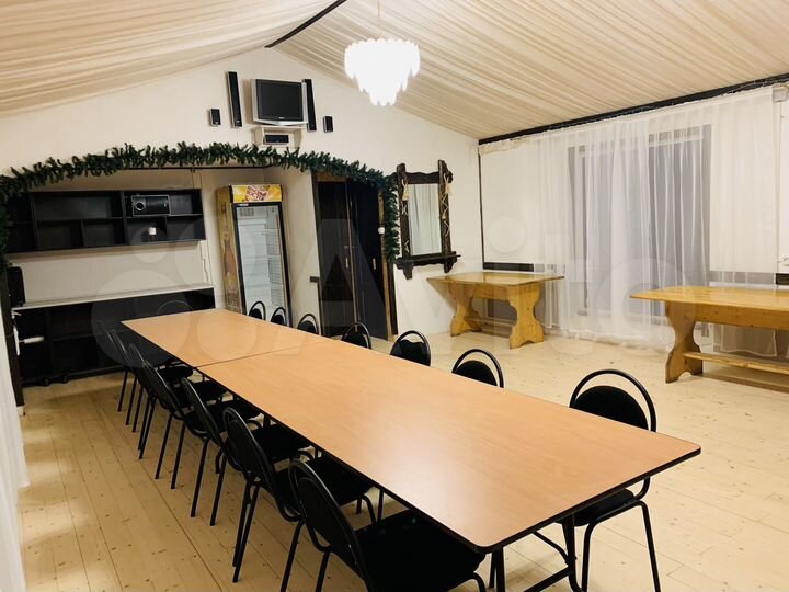 Банкетный зал за городом на берегу реки