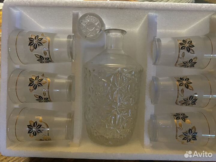 Графин с рюмками