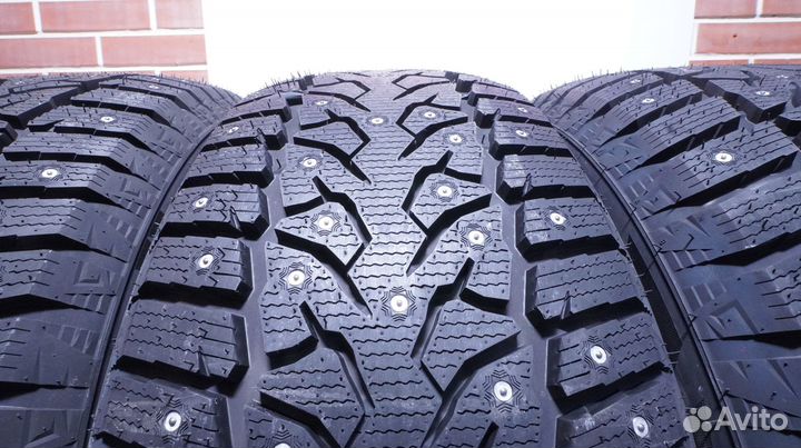 Royal Black Royal Stud II 265/55 R19 113T