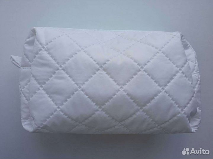 Новая косметичка белая большая