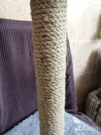 Когтеточка с подставкой и игрушка