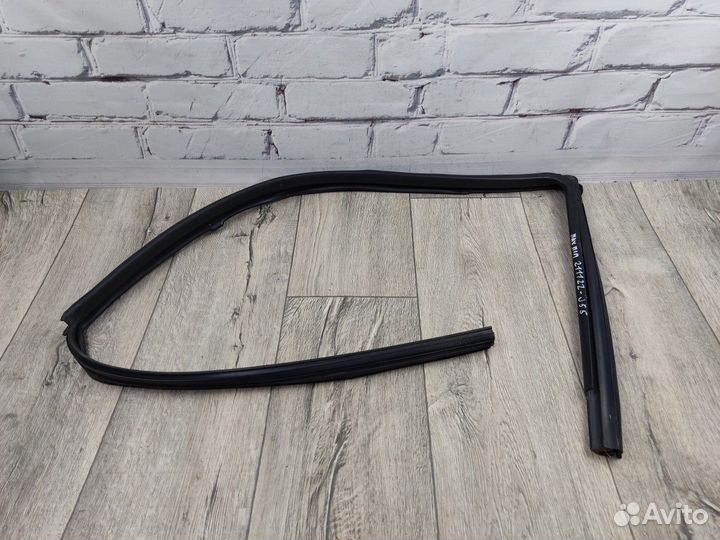 Уплотнитель двери передний правый Maxima A32