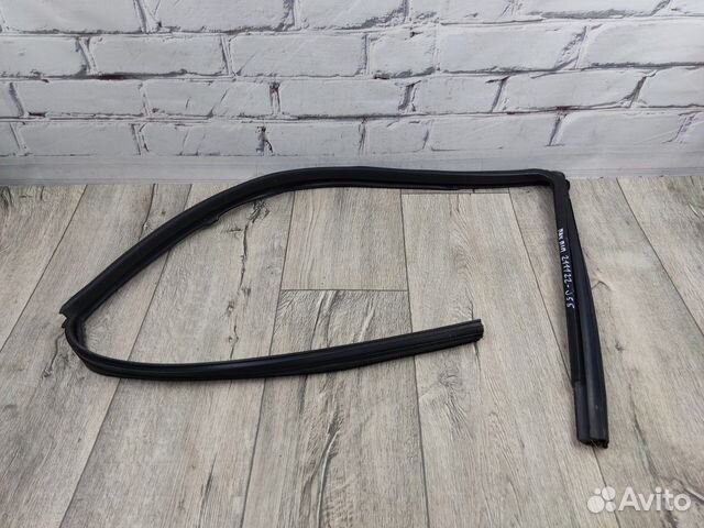 Уплотнитель двери передний правый Maxima A32