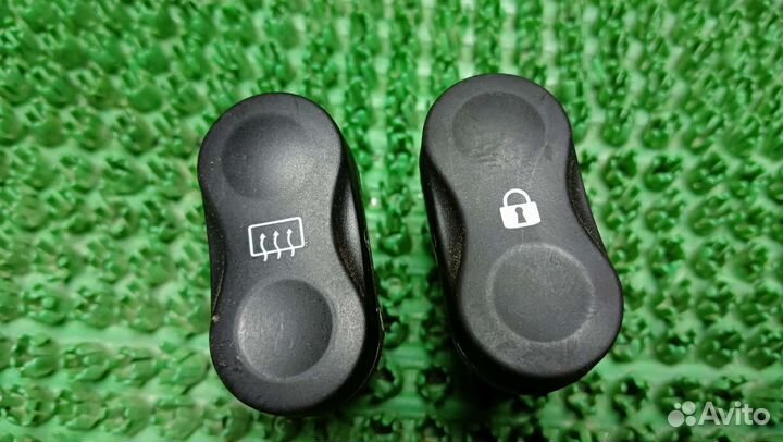 Кнопка включения обогрева заднего стекла Renault