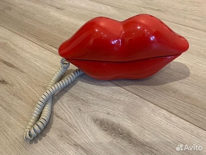 Телефон кнопочный