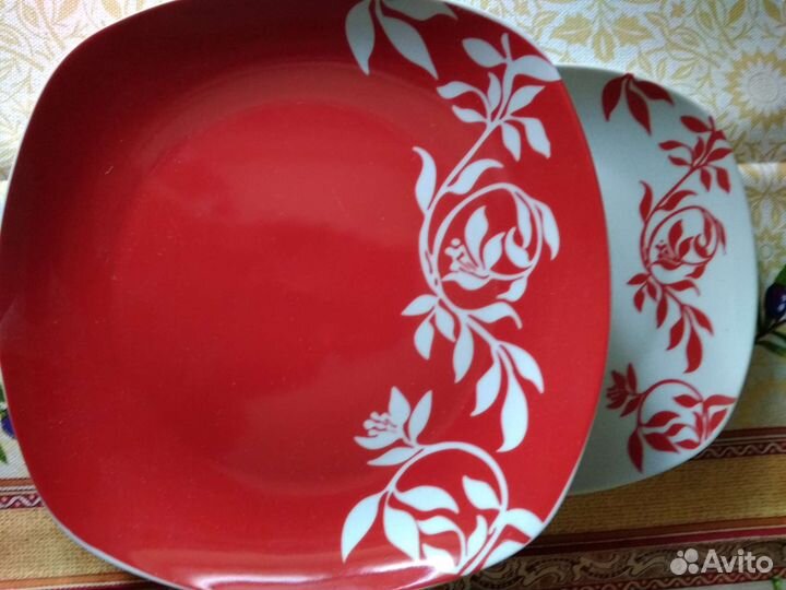 Набор салатников и тарелок