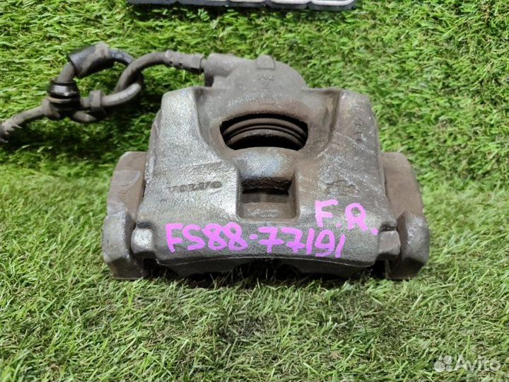 Суппорт передний правый Volvo S60 FS84 D5204T3