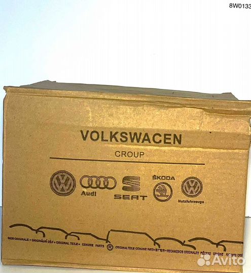 Воздушный фильтр Volkswagen 8W0133843A