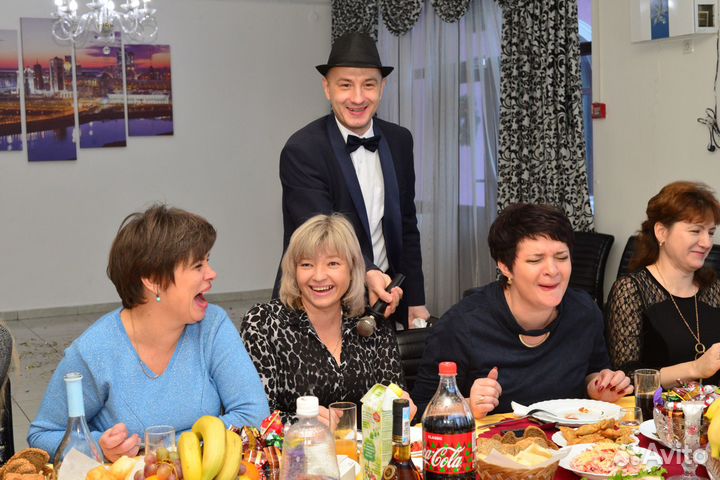 Ведущий - киноактёр, не тамада, на свадьбу и т. д