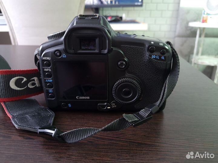 Зеркальный фотоаппарат Canon EOS 5D полный кадр