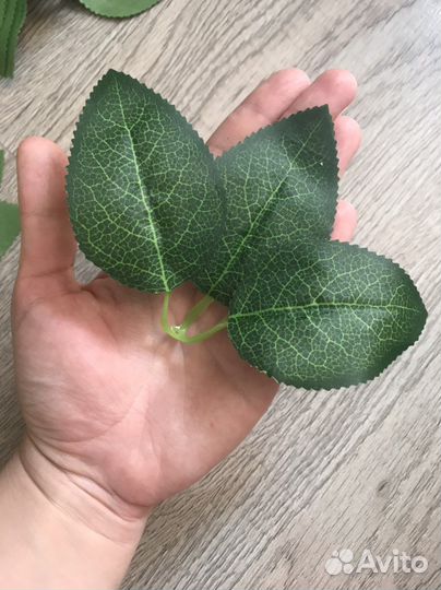 Искусственные листья роз