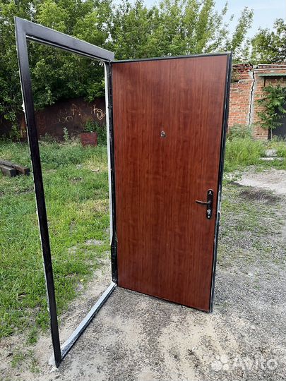 Металлическая дверь бу