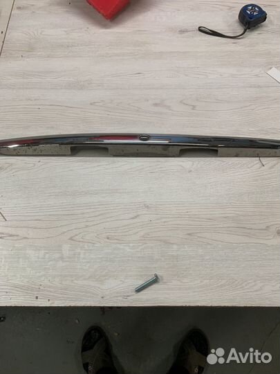 Накладка крышки багажника nissan almera G15