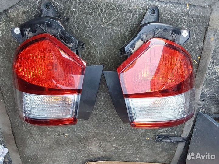 Toyota Yaris 3 задний фонарь правый левый рест