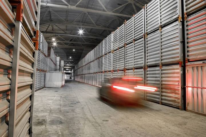 Контейнер для хранения вещей с балкона