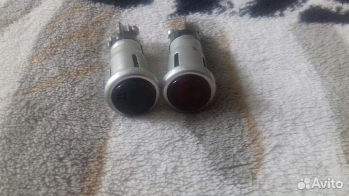 Глазок зеленый красный