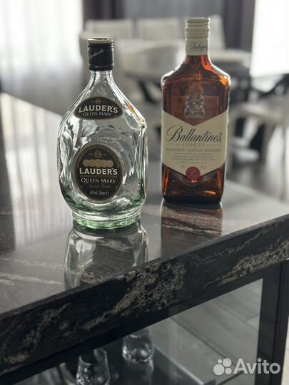 Коллекция пустых бутылок