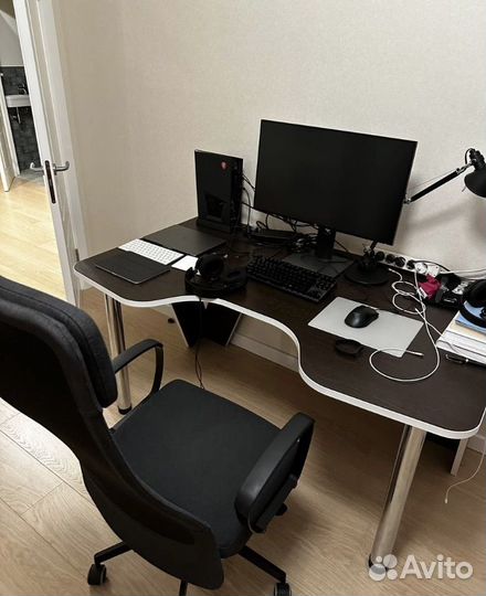 Компьютерный стол