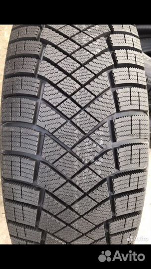 Pirelli Ice Zero FR 205/60 R16