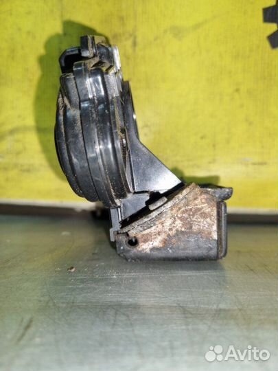 Замок багажника Toyota Auris