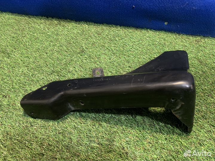 Кронштейн воздушного фильтра Cadillac Escalade 3