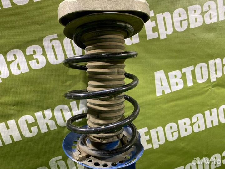 Стойка подвески передняя правая Mercedes-Benz