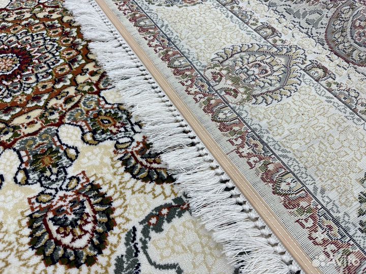 Ковер классический, бежевый