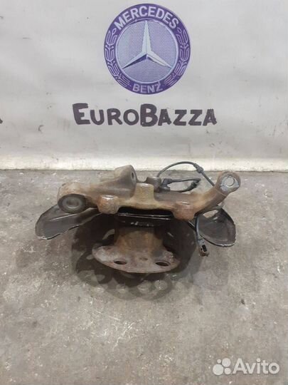 Кулак передний правый Mercedes W212