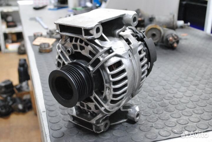 Генератор Opel Zafira B 2.2 б/у