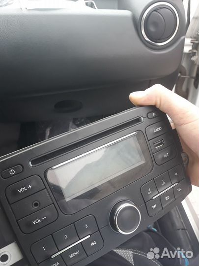 Автомагнитола бу с Рено Дастер
