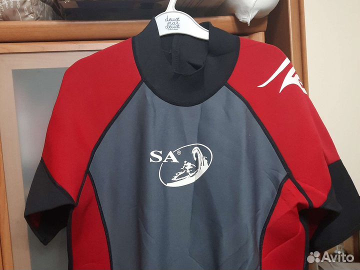 Гидрокостюм короткий мужской,56-58р,б/у 2дня