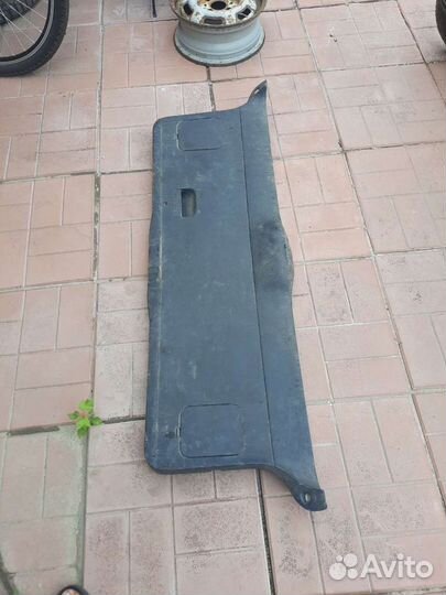 Volkswagen Passat в4 обшивка крышки багажника унив