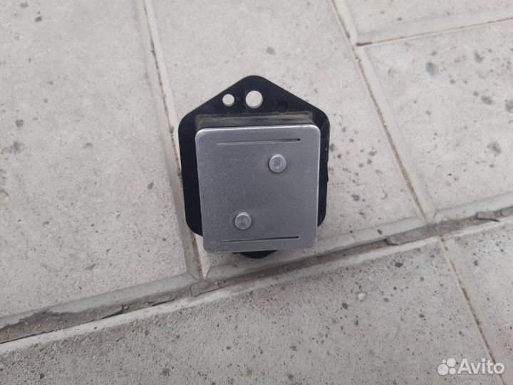 Резистор отопителя Subaru Legacy Outback B12