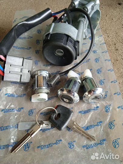 Замок зажигания ваз priora1 с личинками двери