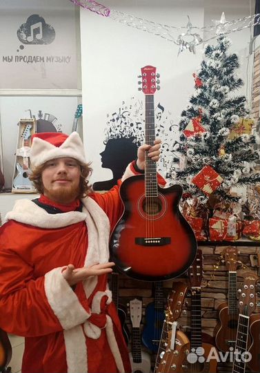 Акустическая гитара для уличных концертов
