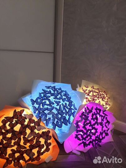 Светящиеся букеты из бабочек