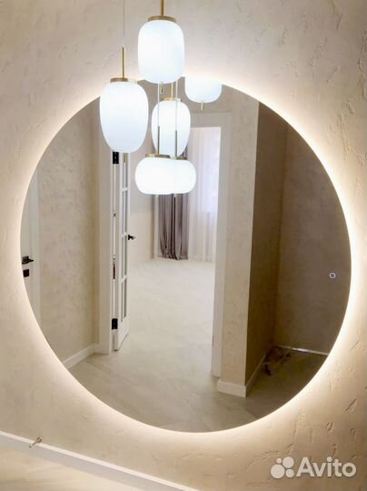 Полукруглое зеркало с подсветкой