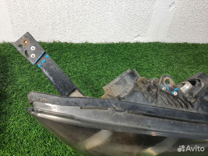 В наличии: Фара правая Mazda 3 BK