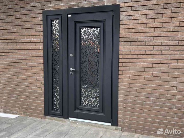 Дверь для коттеджа