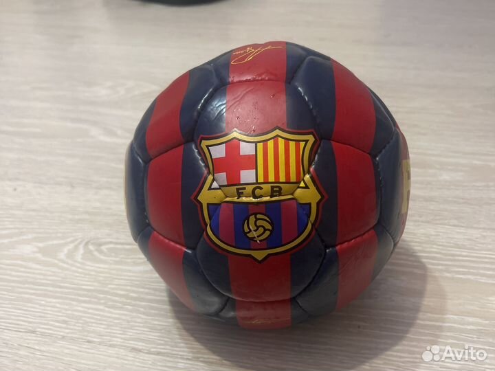 Футбольный мяч фк Барселона с автографами